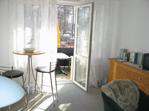Wohnzimmerblick zum Balkon